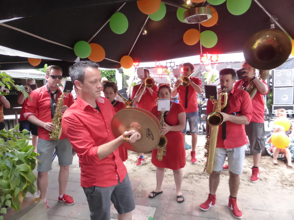 Blaosband de Uitslaopers bij 33 jaar de Bøxskusz